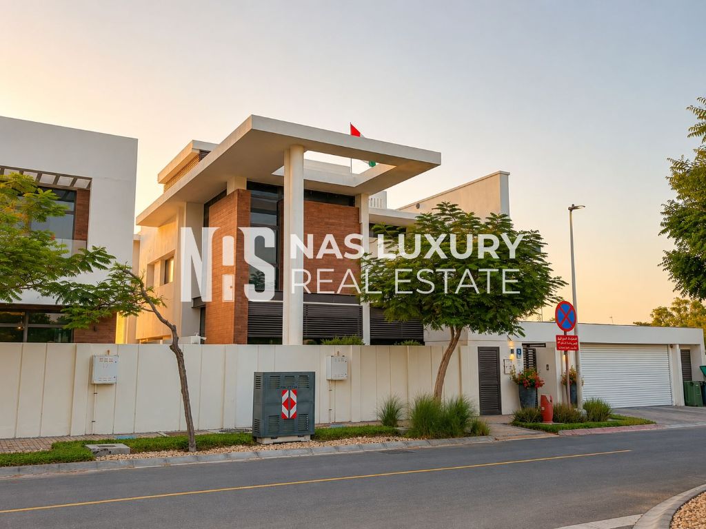 Corner villa on 3 streets | Single Row | Private Garden